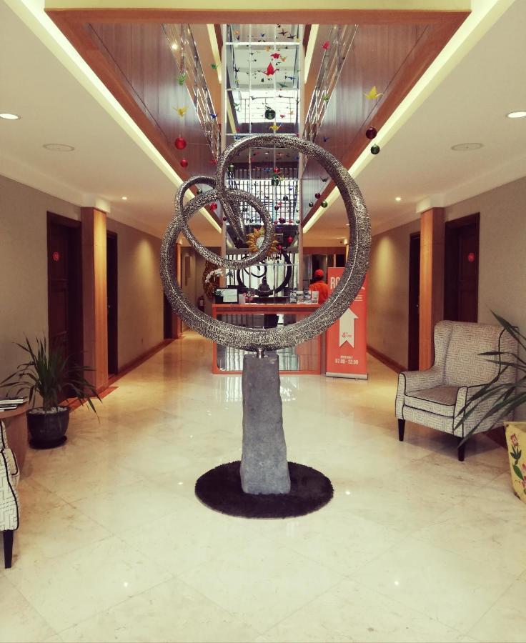 Motel The Nyaman à Jakarta Extérieur photo
