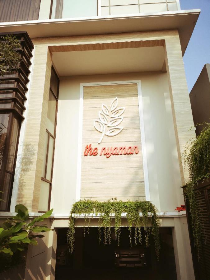 Motel The Nyaman à Jakarta Extérieur photo