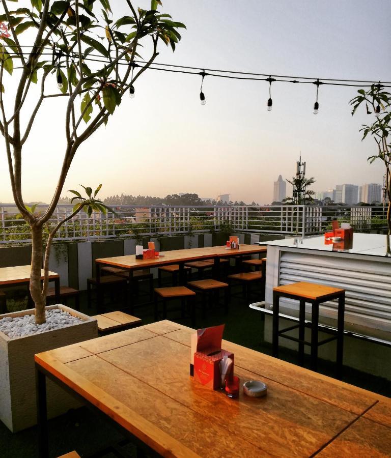 Motel The Nyaman à Jakarta Extérieur photo