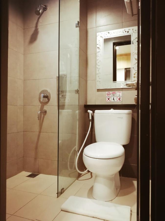 Motel The Nyaman à Jakarta Extérieur photo